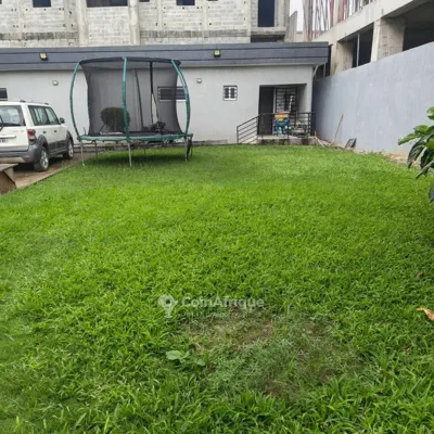 Villa basse 5 pièces — Cocody Angré Nouveau CHU