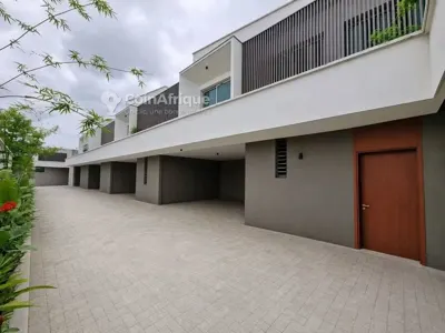 Villas duplex 4, 5 et 6 pièces avec piscine — Riviera 3