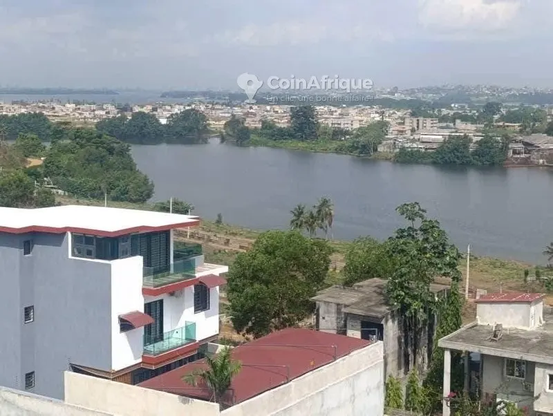 Immeuble 9 appartements R+4 moderne — Bingerville