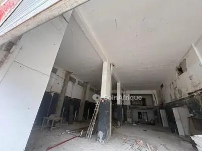 Local commercial 400 m² mezzanine — Marcory Zone 4