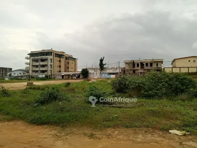 Terrain 400 m² — Bingerville Cité Rosier