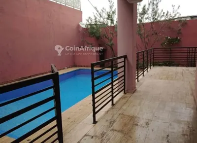 Villa duplex 6 pièces avec piscine — Cocody 2-Plateaux Les Valons