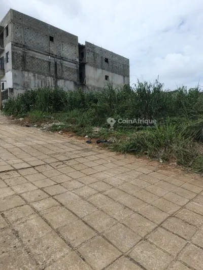 Terrain 308 m² — Feh Kessé