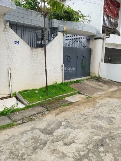 Villa basse 4 pièces avec garage — Cocody Riviera Palmeraie
