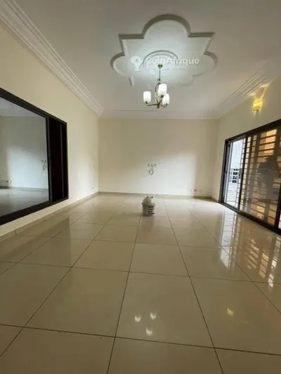 Appartement 3 pièces — Cocody Riviera Palmeraie
