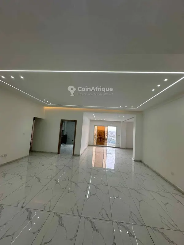 Appartement 3 pièces avec vue — Cocody Riviera Bonoumin