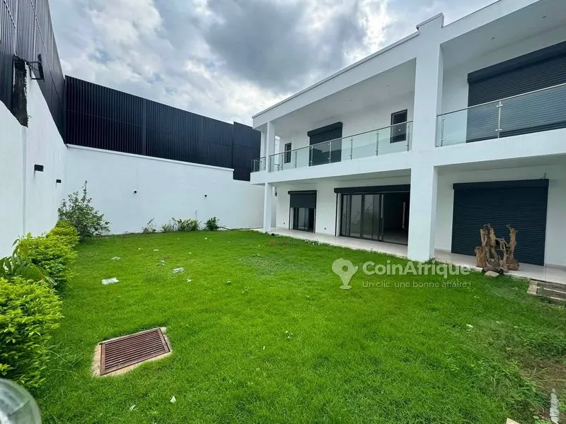 Villa duplex 5 pièces — Cocody Riviera 4 M'Badon